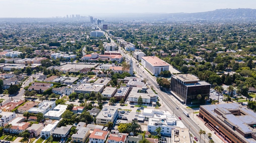 722 Windsor Blvd, Los Angeles CA  90005-4832 exterior