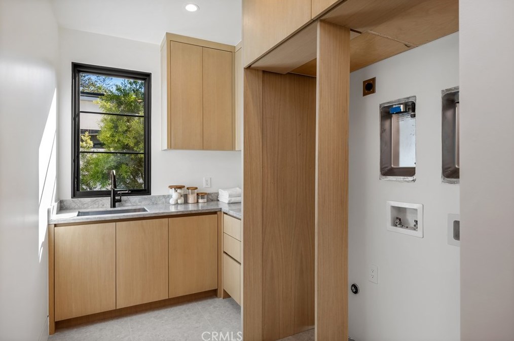 11845 Pacific, Los Angeles CA  90066-4625 exterior