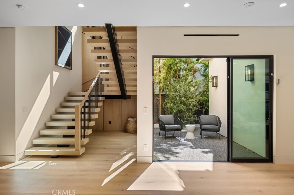 11845 Pacific, Los Angeles CA  90066-4625 exterior