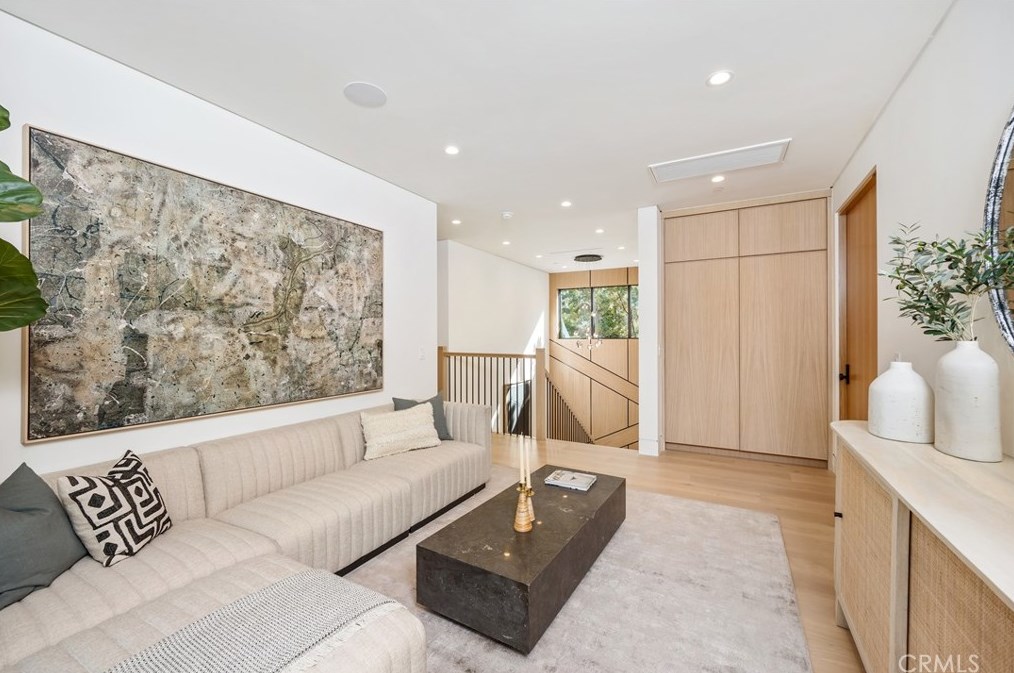 11845 Pacific, Los Angeles CA  90066-4625 exterior