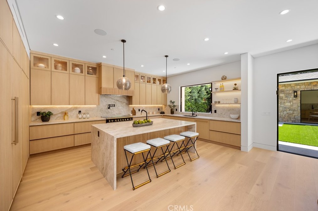 11845 Pacific, Los Angeles CA  90066-4625 exterior