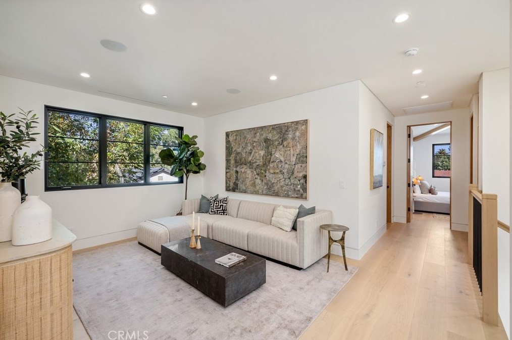 11845 Pacific, Los Angeles CA  90066-4625 exterior