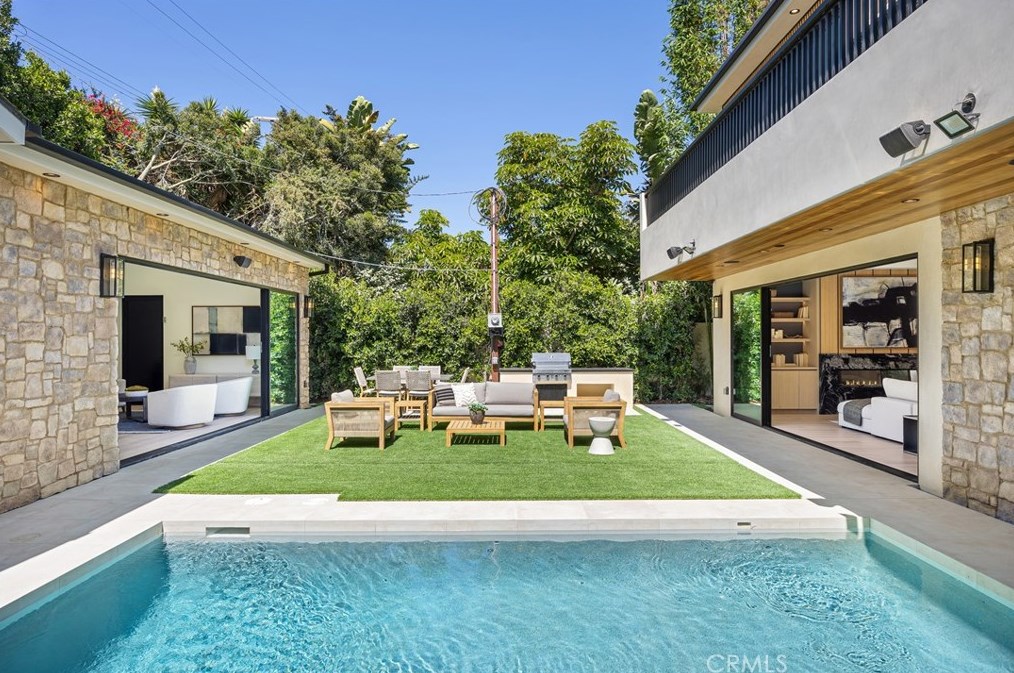 11845 Pacific, Los Angeles CA  90066-4625 exterior