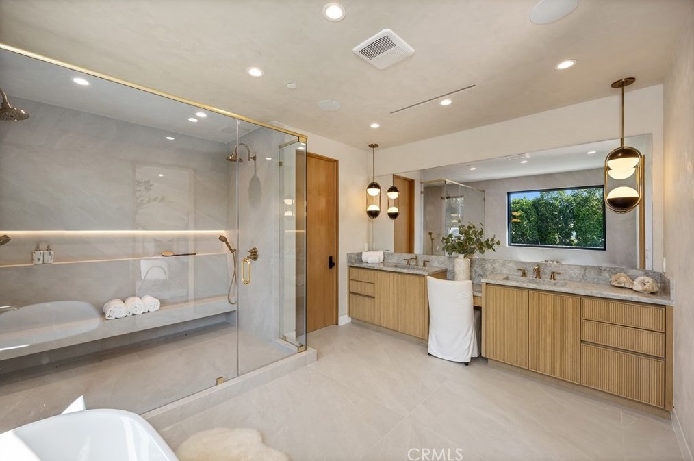 11845 Pacific, Los Angeles CA  90066-4625 exterior