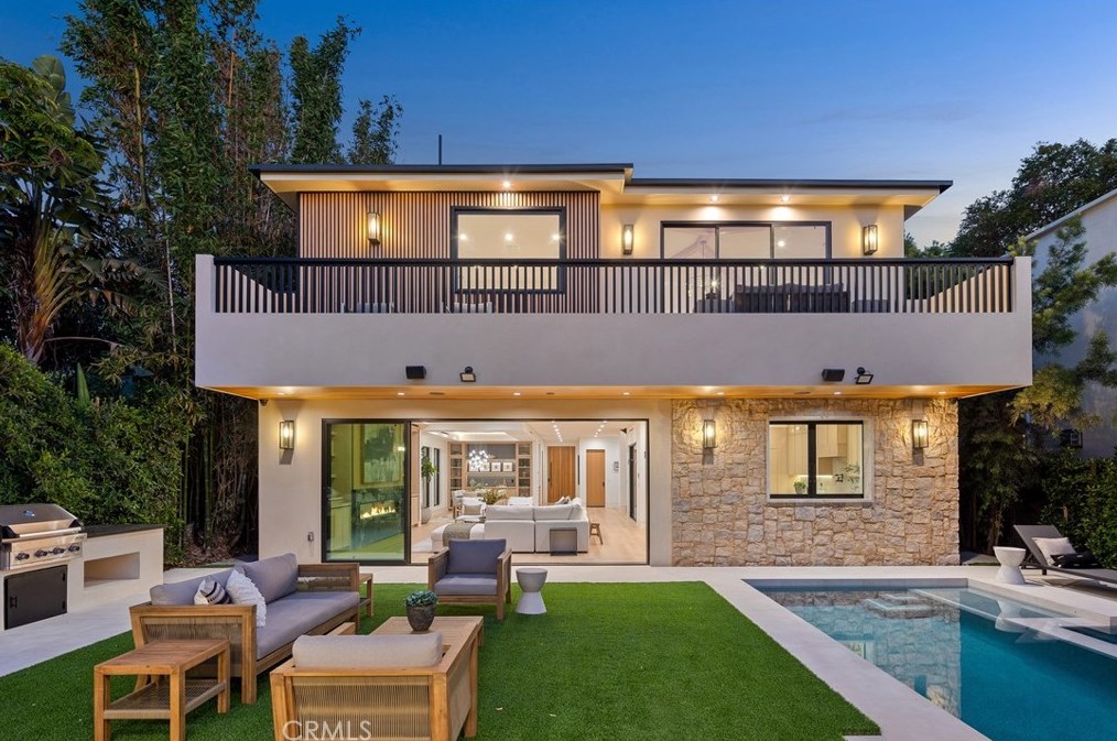 11845 Pacific, Los Angeles CA  90066-4625 exterior