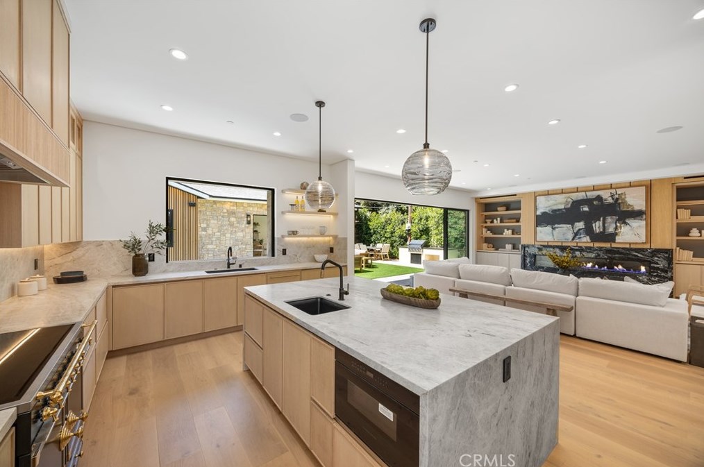 11845 Pacific, Los Angeles CA  90066-4625 exterior