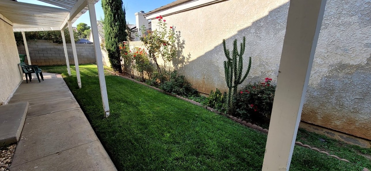 2038 Avenue, Palmdale CA  93551-2335 exterior