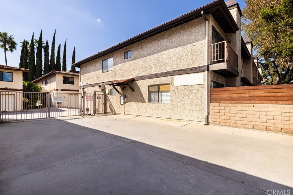 7247 Balboa Blvd, Van Nuys CA  91406-2788 exterior