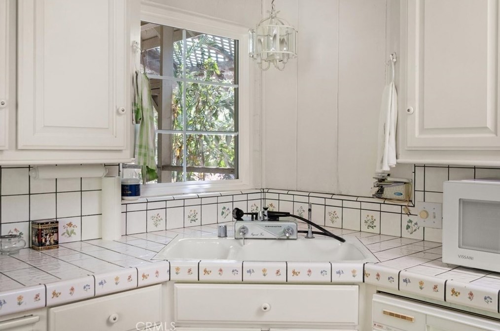 7960 Paso Robles Ave, Van Nuys CA  91406-2143 exterior