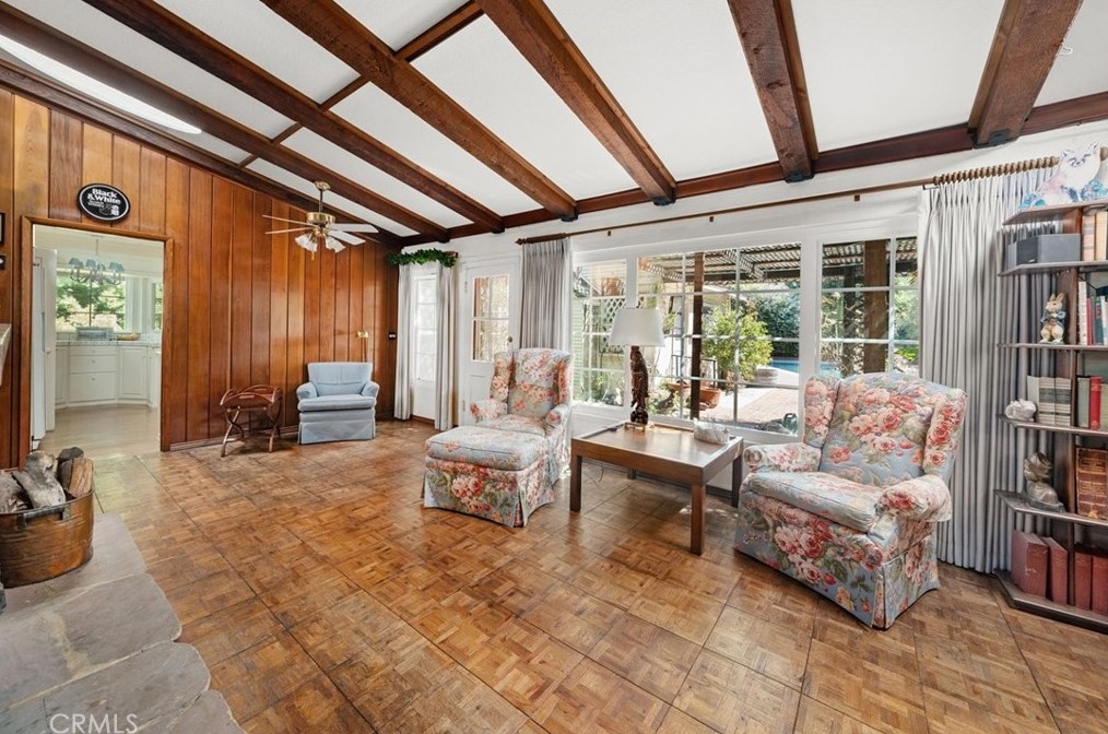 7960 Paso Robles Ave, Van Nuys CA  91406-2143 exterior