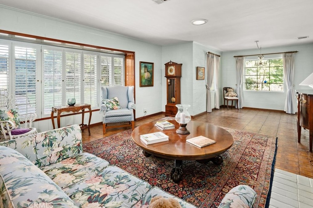 7960 Paso Robles Ave, Van Nuys CA  91406-2143 exterior