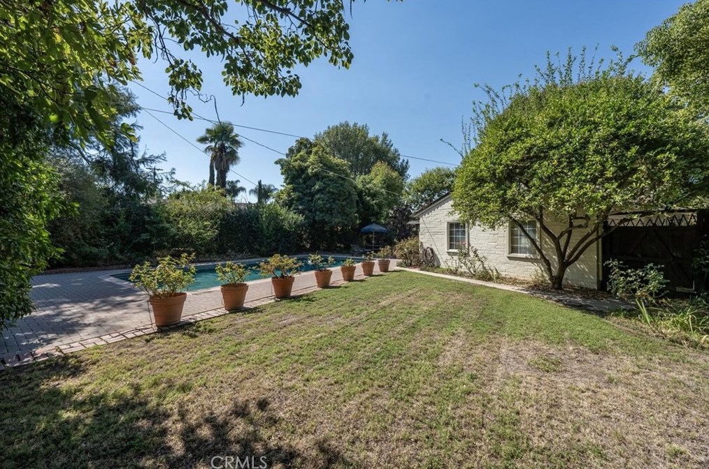 7960 Paso Robles Ave, Van Nuys CA  91406-2143 exterior