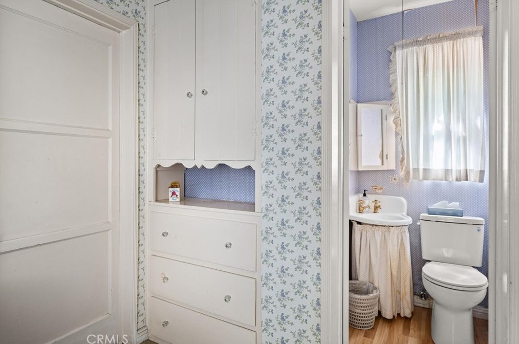 7960 Paso Robles Ave, Van Nuys CA  91406-2143 exterior