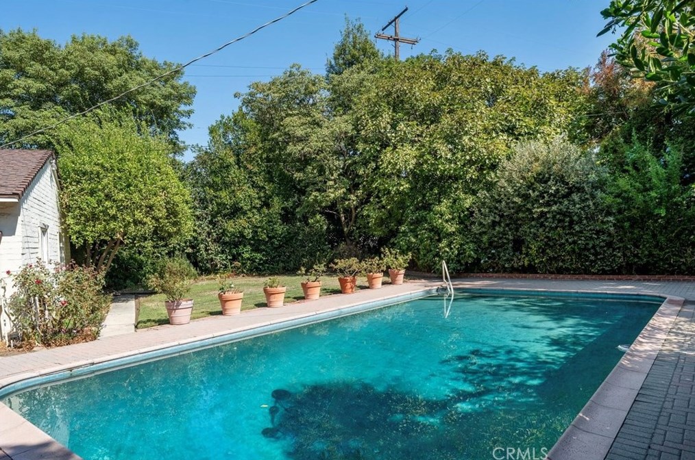 7960 Paso Robles Ave, Van Nuys CA  91406-2143 exterior