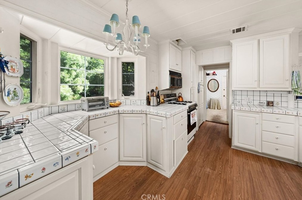 7960 Paso Robles Ave, Van Nuys CA  91406-2143 exterior