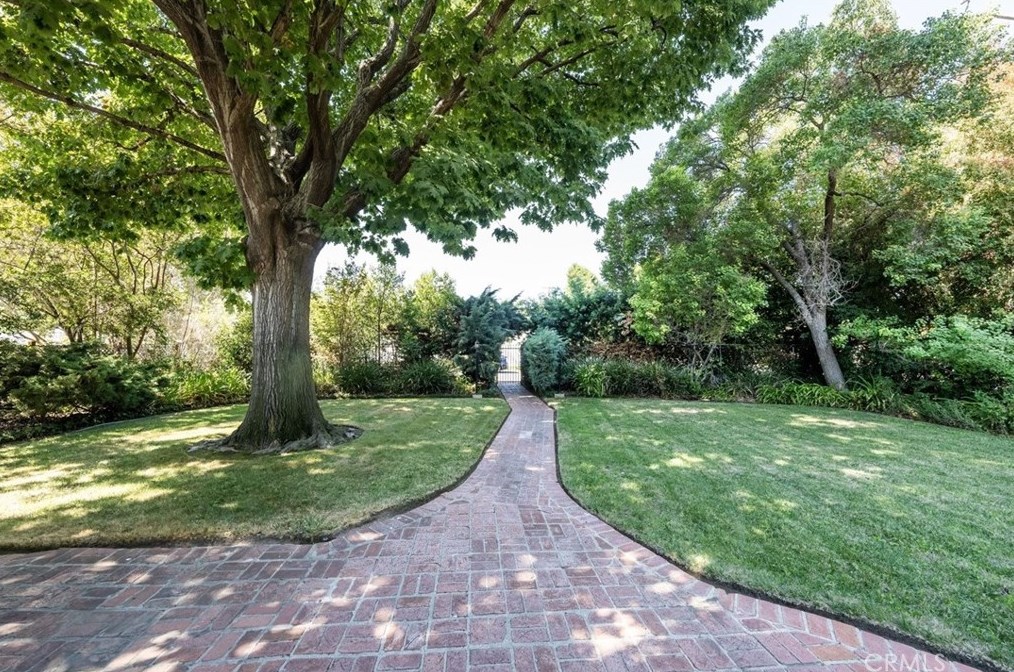 7960 Paso Robles Ave, Van Nuys CA  91406-2143 exterior