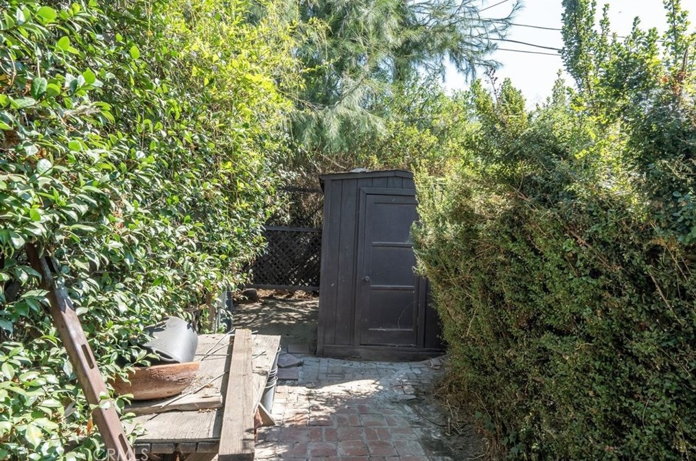 7960 Paso Robles Ave, Van Nuys CA  91406-2143 exterior