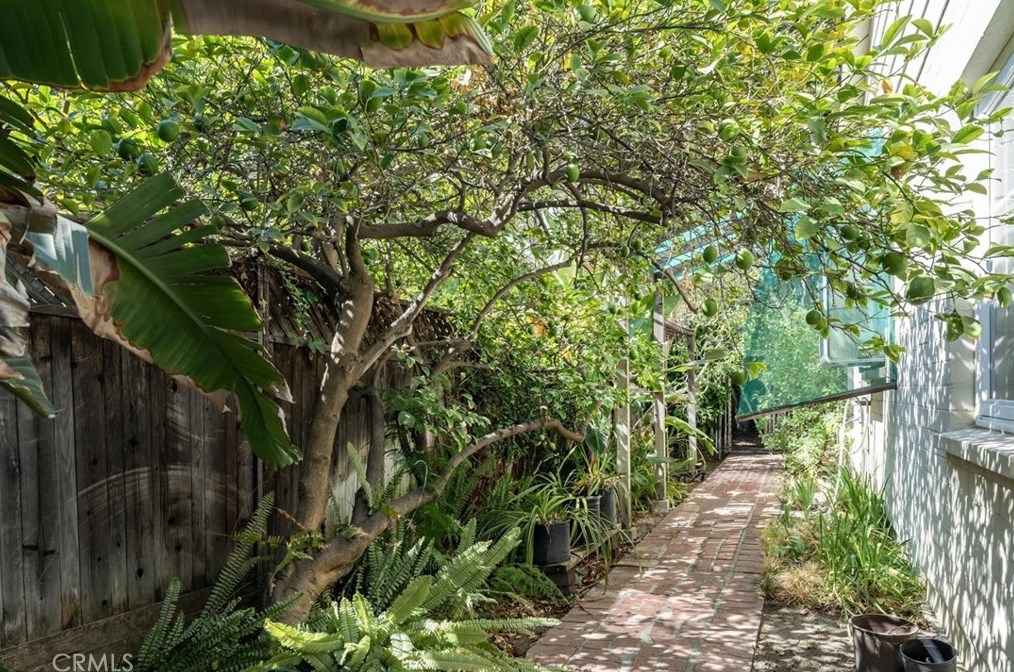 7960 Paso Robles Ave, Van Nuys CA  91406-2143 exterior