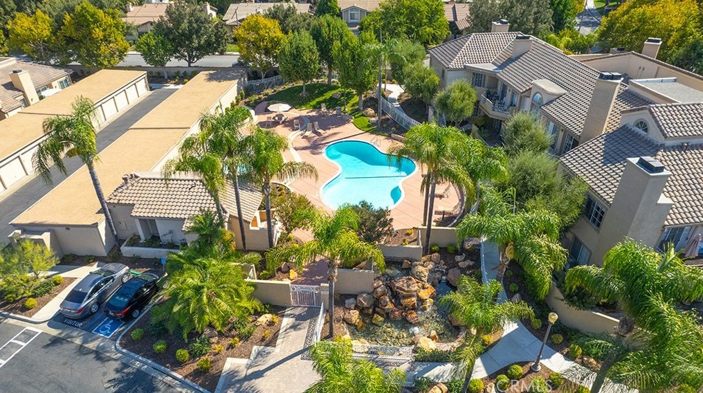 23625 Del Monte Dr, Santa Clarita CA  91355-3382 exterior