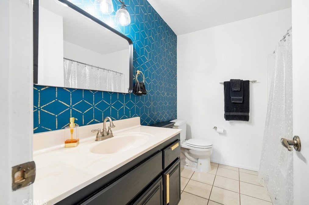 43889 12 St, Lancaster CA  93534-4700 exterior