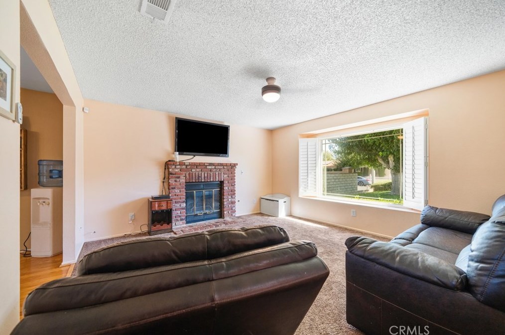 43889 12 St, Lancaster CA  93534-4700 exterior