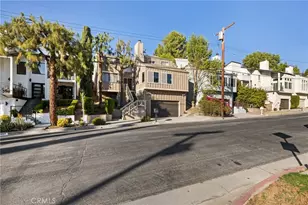 22663 Margarita Dr, Woodland Hills, CA 91364 - Photo 25