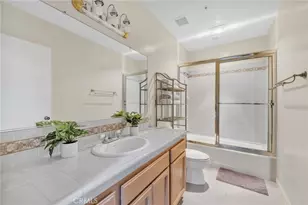 4939 Medina Dr, Woodland Hills, CA 91364 - Photo 37