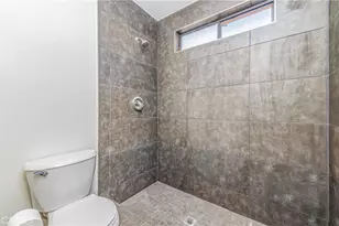 7422 Hazeltine Ave, Van Nuys, CA 91405 - Photo 23