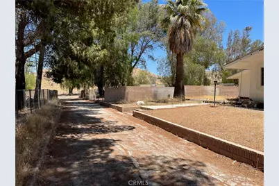 15840 Sierra Highway, Canyon Country, CA 91390 - Photo 9