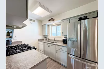 22131 Oxnard Street, Woodland Hills, CA 91367 - Photo 7