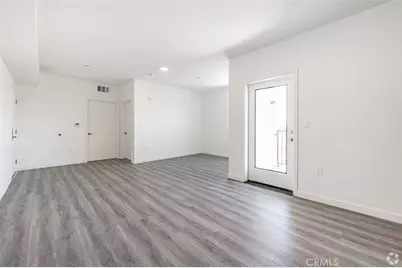 300 W 60th Street, Los Angeles, CA 90003 - Photo 9