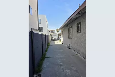 527 N Hobart Boulevard, Los Angeles, CA 90004 - Photo 3