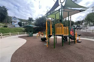 3537 Gladiola Dr, Calabasas, CA 91302 - Photo 17