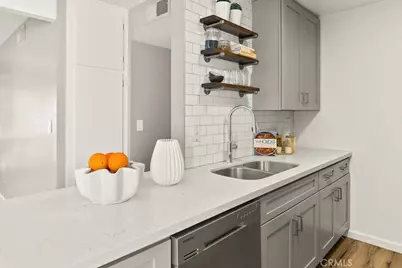 18620 Hatteras Street #223, Tarzana, CA 91356 - Photo 5