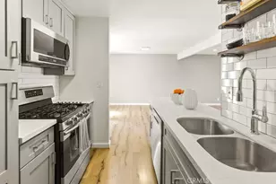 18620 Hatteras St, Tarzana, CA 91356 - Photo 9