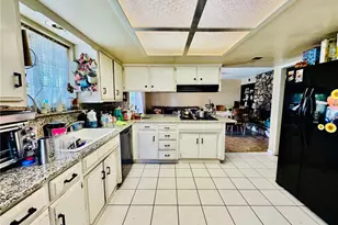 3208 Sunview Dr, Bakersfield, CA 93306 - Photo 17