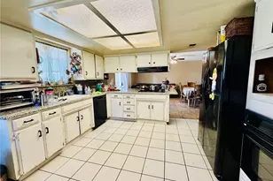 3208 Sunview Dr, Bakersfield, CA 93306 - Photo 19