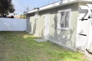352 W Peach St, Compton, CA 90222 - Photo 9