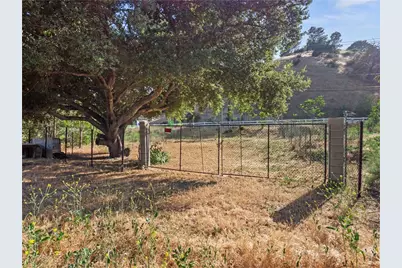 1 Taylor St, Val Verde, CA 91384 - Photo 5