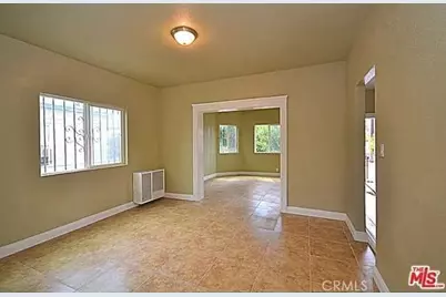 5102 Woodlawn Avenue, Los Angeles, CA 90011 - Photo 13