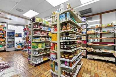 906 S Gkenoaks Boulevard, Burbank, CA 91502 - Photo 13