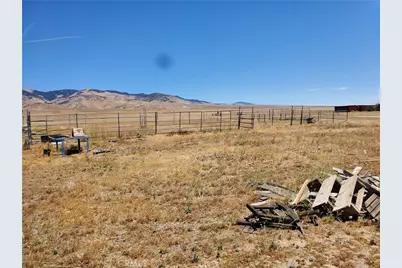 29824 Holiday Avenue, Lancaster, CA 93243 - Photo 5