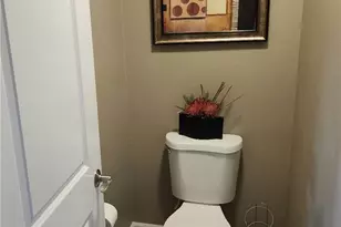 19512 Laroda Ln, Saugus, CA 91350 - Photo 9