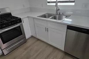 1484 N Clybourn Ave, Burbank, CA 91505 - Photo 17
