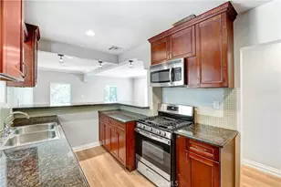 21057 Runnymede St, Canoga Park, CA 91303 - Photo 9