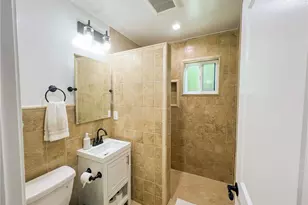 542 N Kilkea Dr, Los Angeles, CA 90048 - Photo 39