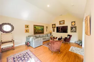 542 N Kilkea Dr, Los Angeles, CA 90048 - Photo 7