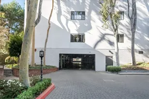 647 Wilcox Ave, Los Angeles, CA 90004 - Photo 3