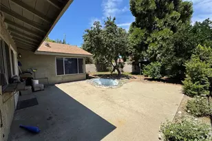 24389 La Glorita Cir, Newhall, CA 91321 - Photo 27