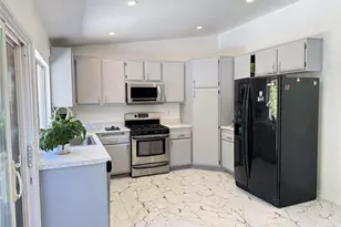 24389 La Glorita Cir, Newhall, CA 91321 - Photo 5